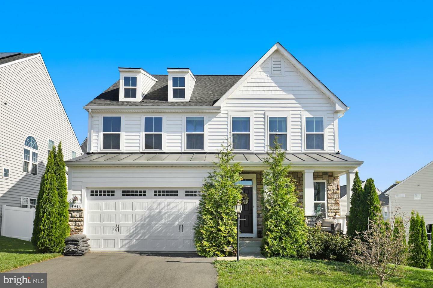 A Beautiful single family house with garage and yard for sale in Virginia